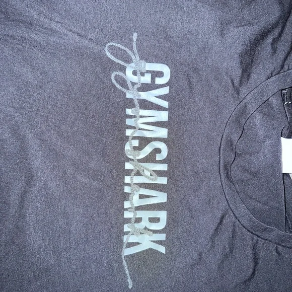 Gymshark Logo Shirt - Picture 2 of 4